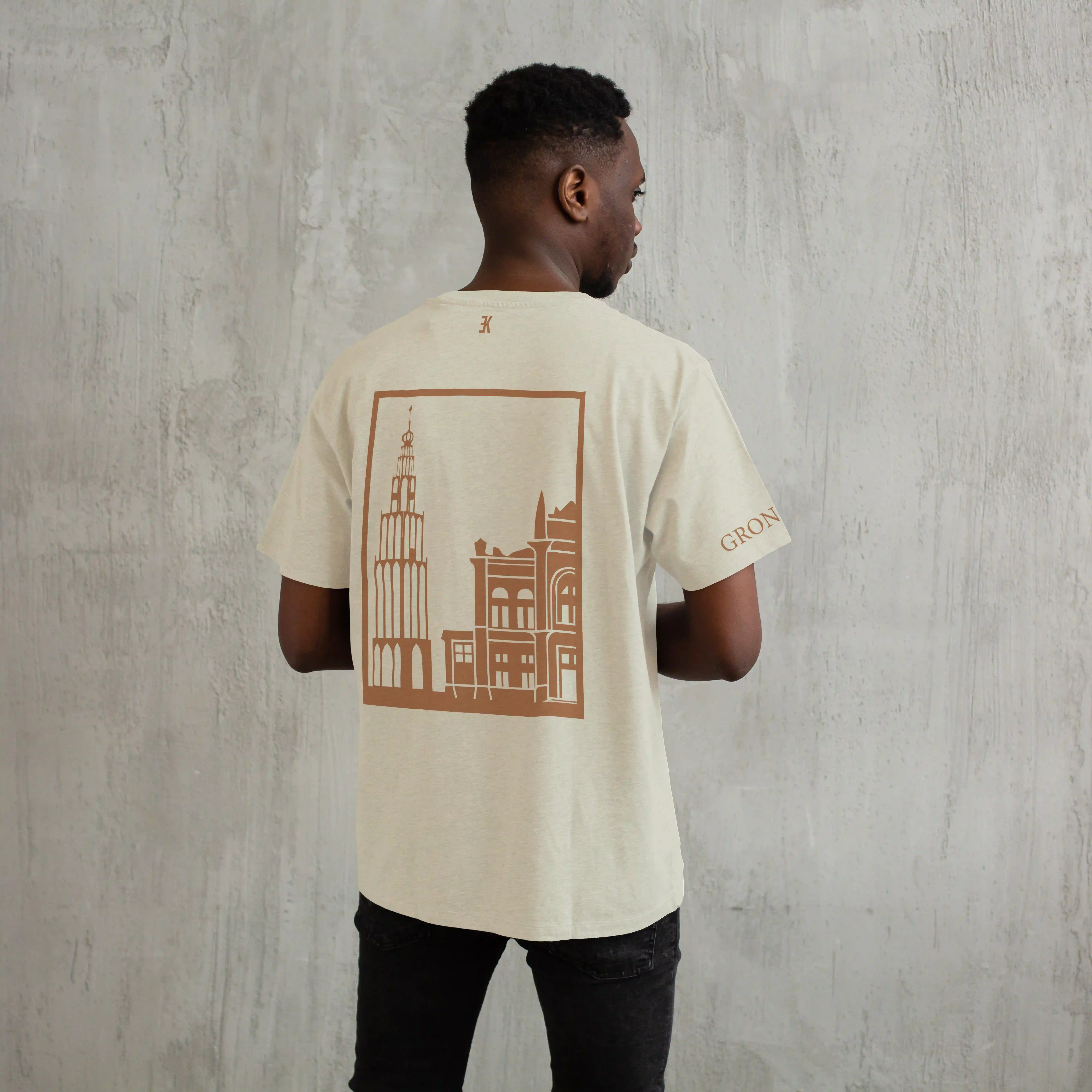 Groningen T-shirt - Ek groningen shirt model beige vlak 3 - Groningen Shirt O17189