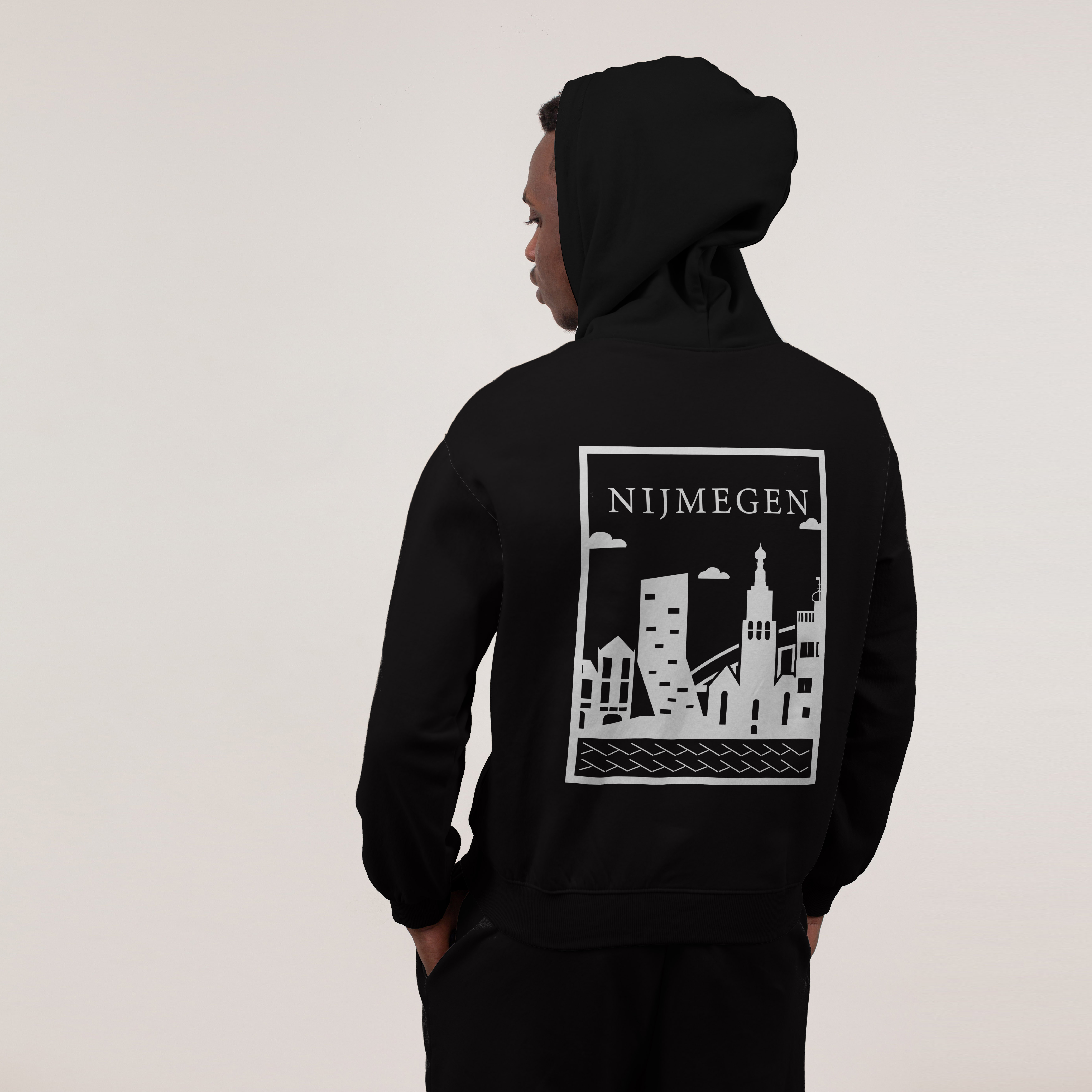 Nijmegen Hoodie - Nijmegen model hoodie zwart vlak wit 1 - Nijmegen Hoodie