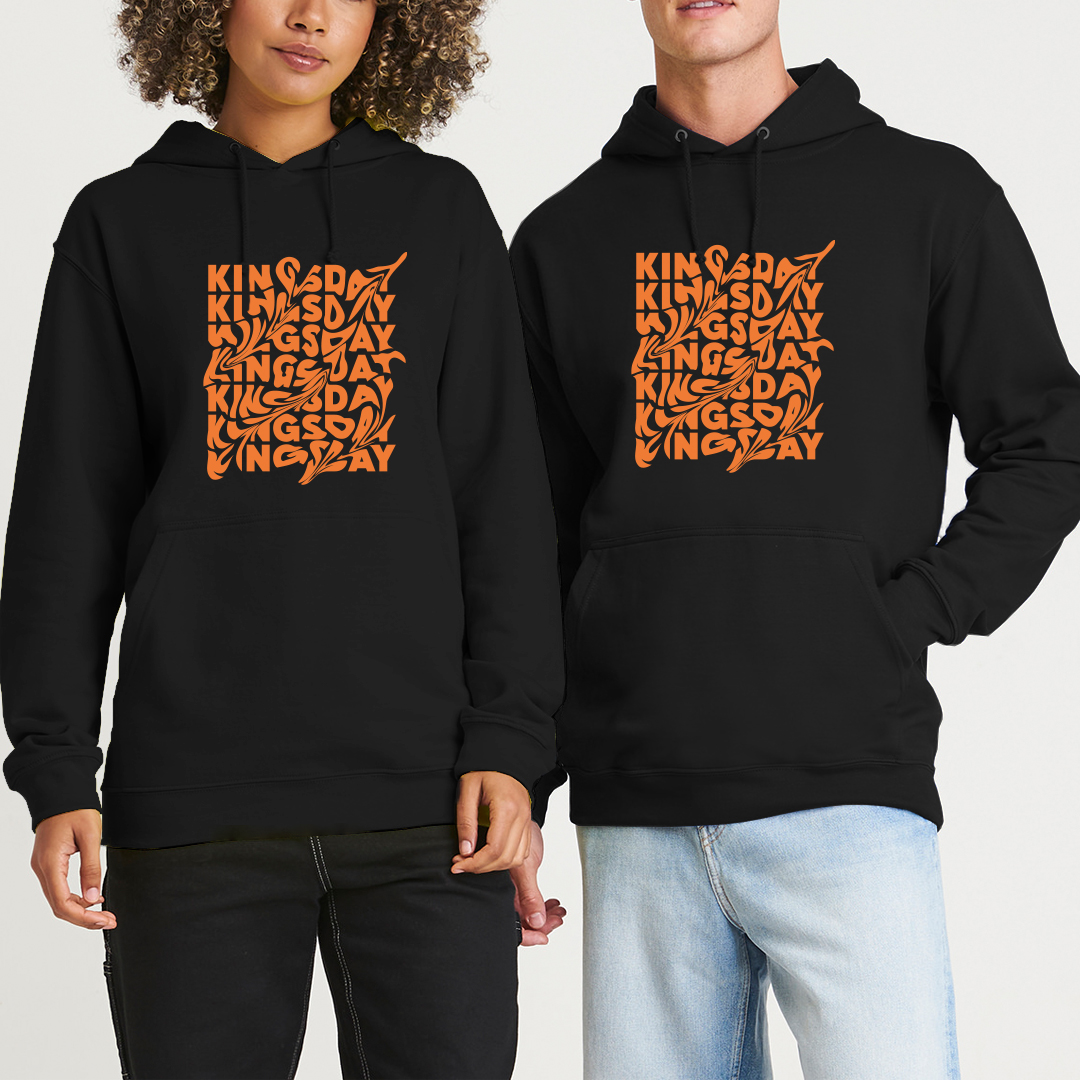 Kingsday Text - Hoodie - Zwart trui model 02 1 - Kingsday Text - Hoodie